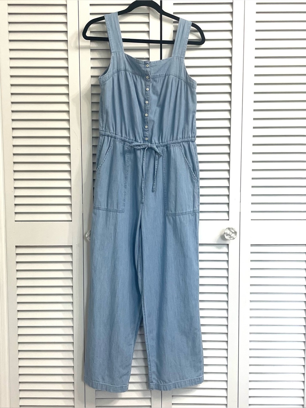 Old Navy Women’s Light Wash Utility Chambray Jumpsuit Wide Leg Sleeveless Sz S